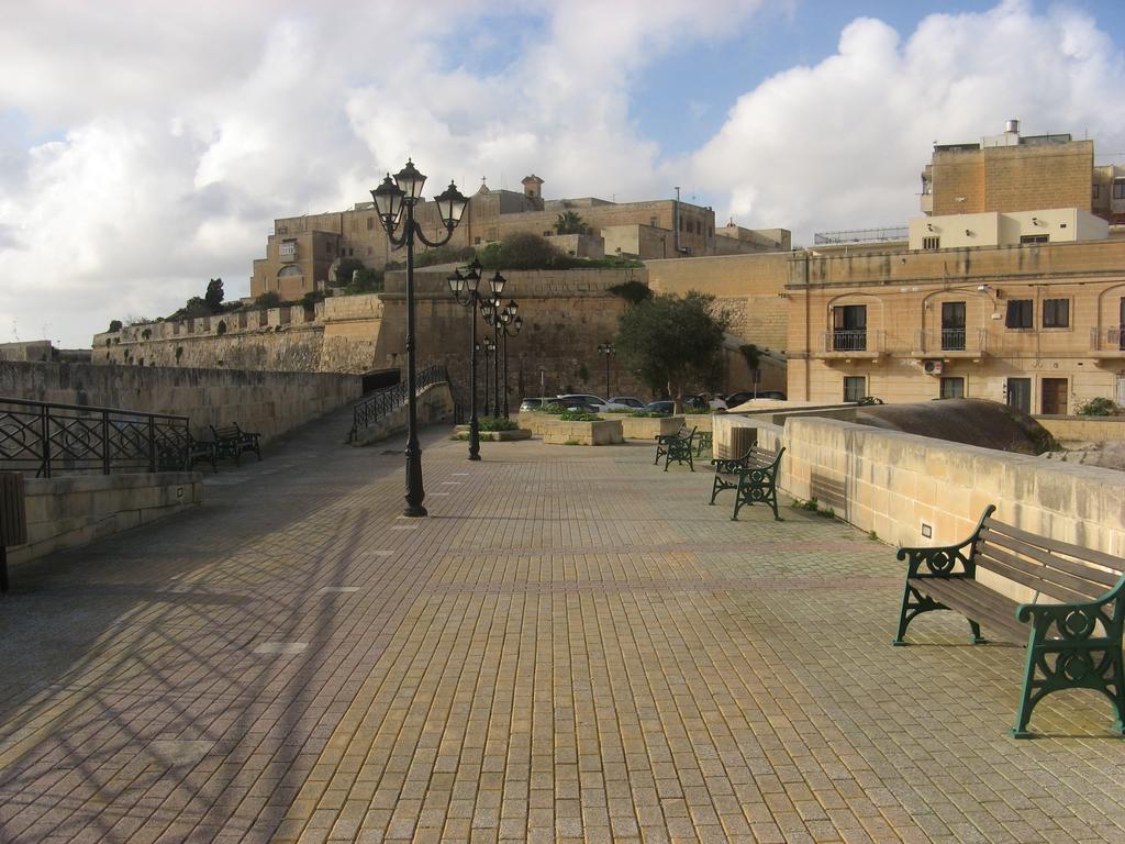 Valletta Gateway Maisonette Apartment Luaran gambar